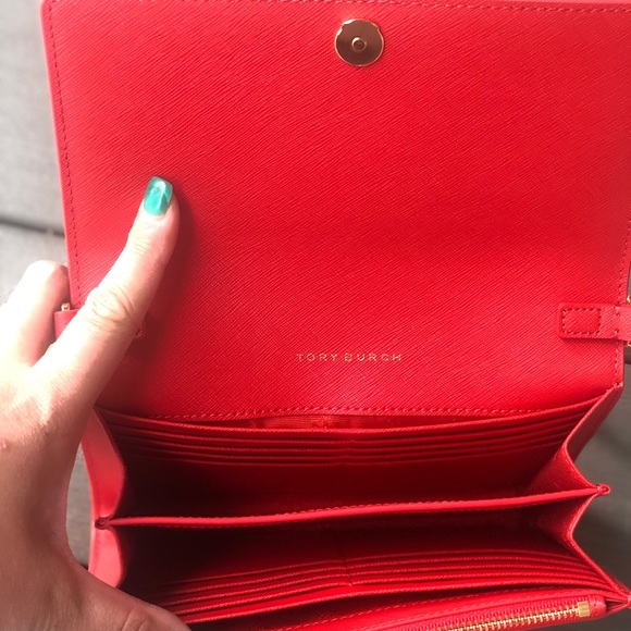 New! Tory Burch Emerson Chain Wallet - Picture 5 of 6